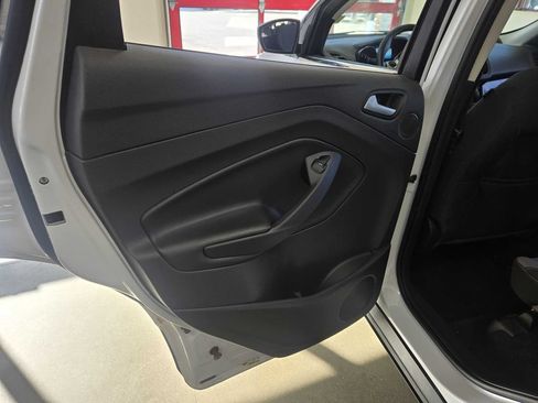 Used 2016 Ford Escape SE w/ Equipment Group 201A AWD/4WD image 27