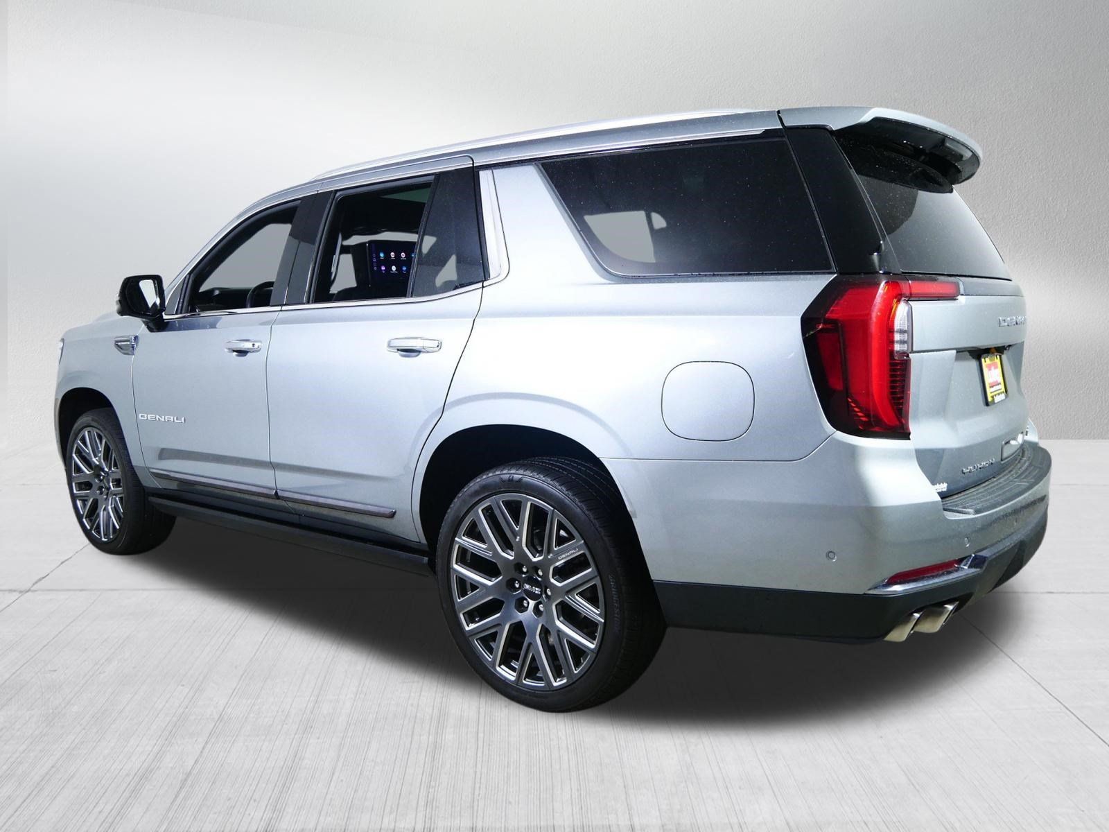 Used 2025 GMC Yukon Denali Ultimate w/ LPO, Illumination Package AWD/4WD image 5
