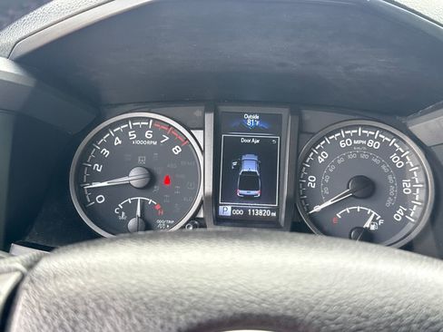 Used 2021 Toyota Tacoma TRD Off-Road w/ Technology Package AWD/4WD image 15