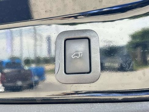 Used 2018 Toyota Highlander XLE w/ Protection Package #3 AWD/4WD image 23