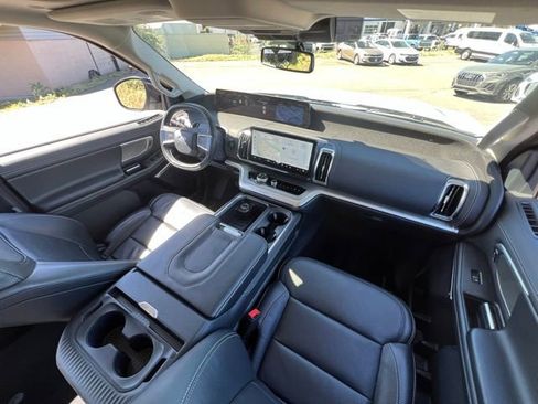 Used 2025 Ford Expedition Platinum AWD/4WD image 22