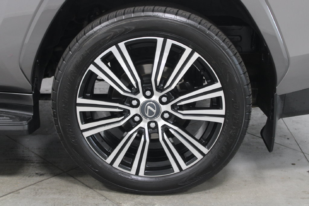 Used 2024 Lexus LX 600 4WD w/ Luxury Package image 18