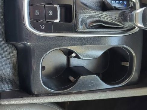 Used 2020 Hyundai Santa Fe SE image 9