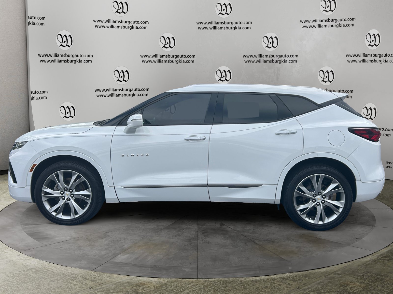 Used 2019 Chevrolet Blazer Premier w/ Sun and Wheels Package FWD image 2