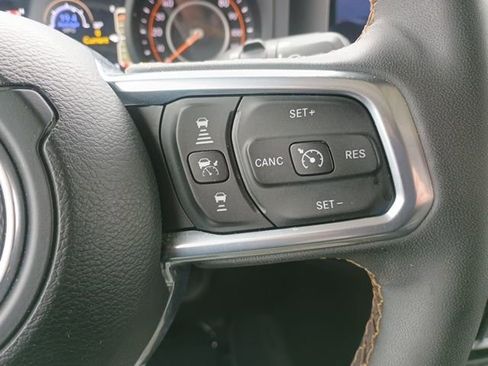 Used 2025 Jeep Wrangler Unlimited Sahara AWD/4WD image 29