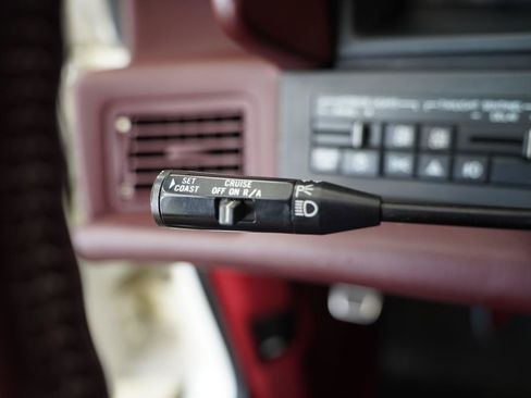 Used 1993 Cadillac Allante FWD image 13