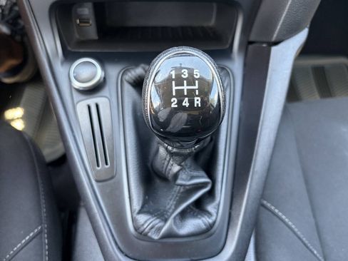 Used 2016 Ford Focus SE FWD image 19