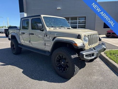 Used 2020 Jeep Gladiator Overland w/ Popular Equipment Package AWD/4WD image 1