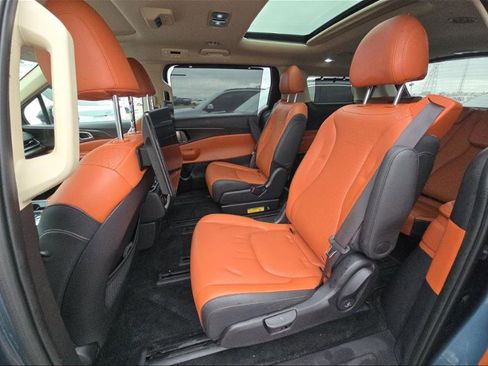 Used 2025 Kia Carnival SX Prestige image 7