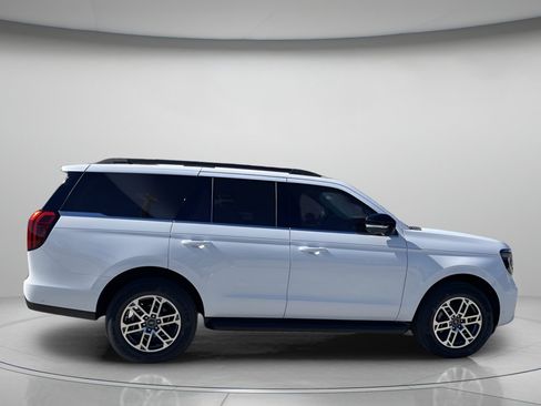 New 2025 Ford Expedition Active image 2