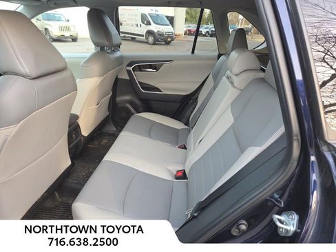 Used 2023 Toyota RAV4 XLE Premium image 11