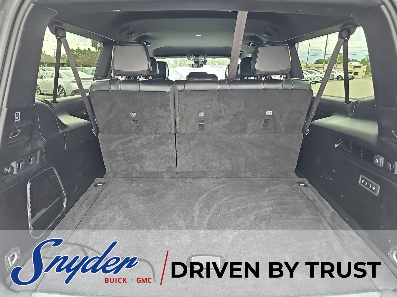 Used 2024 Jeep Wagoneer L Series II w/ Flexible Seating Group AWD/4WD image 27