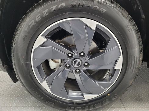 Used 2024 Nissan Rogue SV FWD image 31