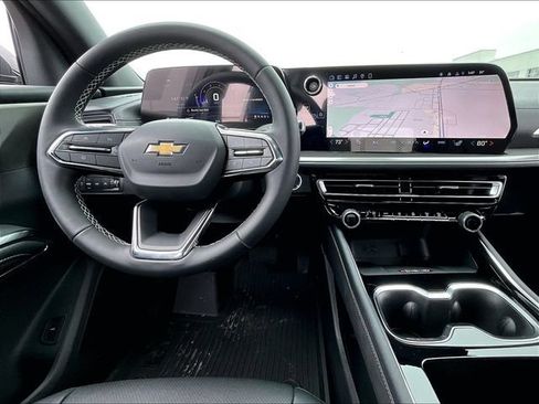New 2026 Chevrolet Traverse LT w/ Driver Confidence Package AWD/4WD image 17