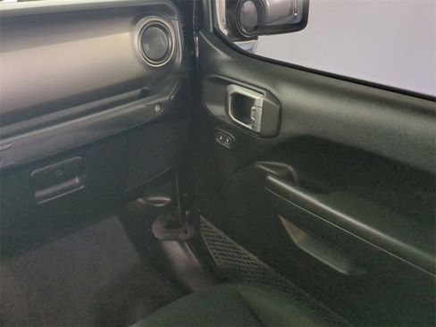 Used 2020 Jeep Gladiator Sport w/ Quick Order Package 24S image 18