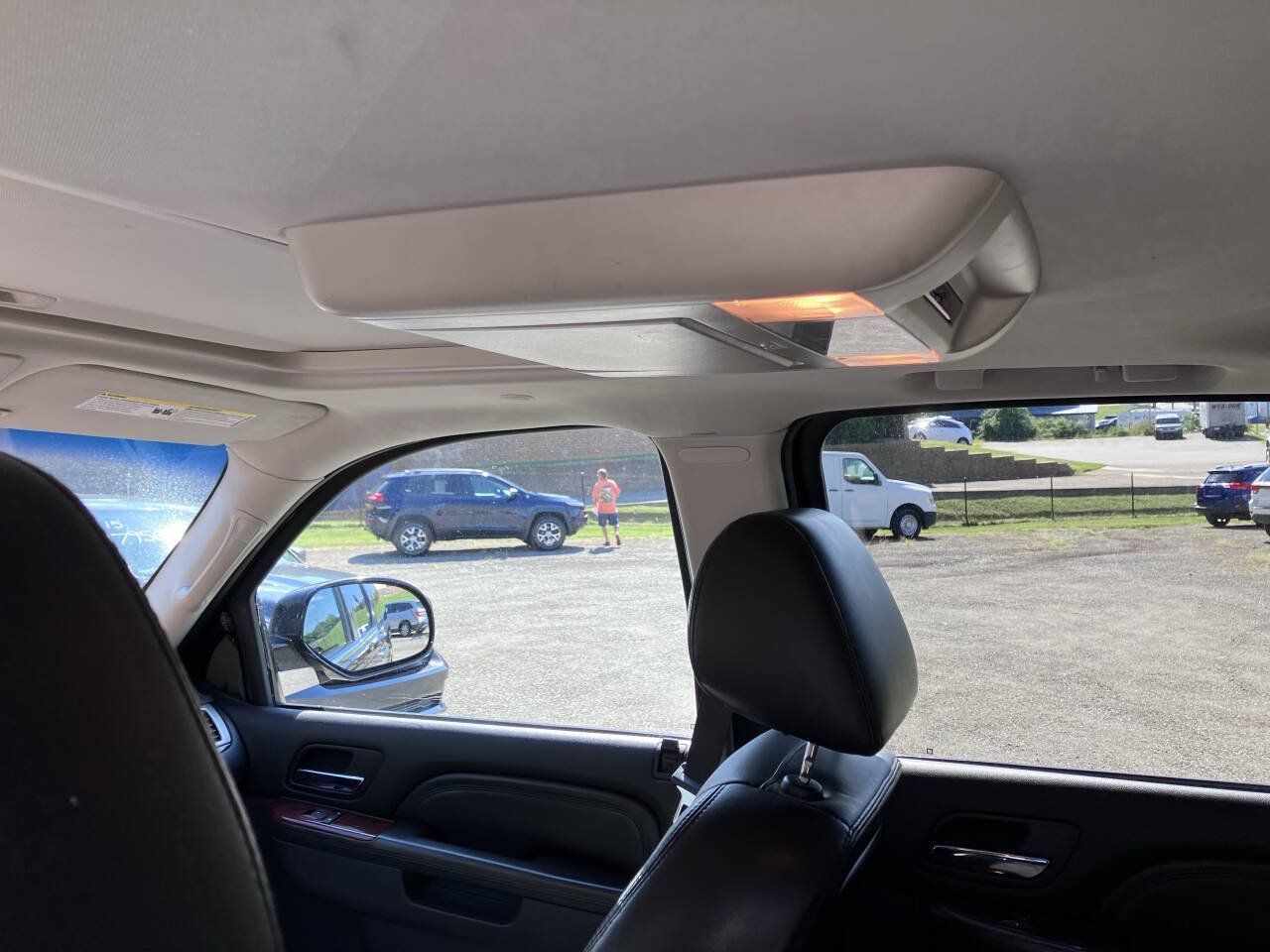 Used 2010 Cadillac Escalade ESV Premium RWD image 14