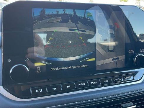 Used 2021 Nissan Rogue SL w/ Premium Package image 19