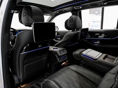 Used 2026 Mercedes-Benz Maybach GLS 600 4MATIC image 40