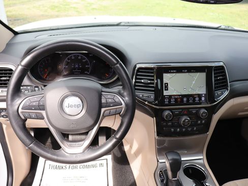 Used 2022 Jeep Grand Cherokee Laredo E image 21