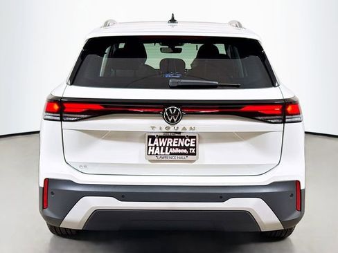 New 2026 Volkswagen Tiguan SE FWD image 4