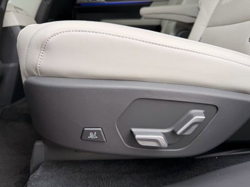 Used 2025 Hyundai Santa Fe Calligraphy image 18