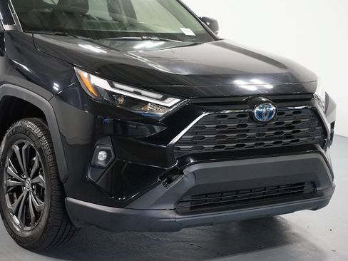 Certified 2022 Toyota RAV4 XLE Premium AWD/4WD image 4
