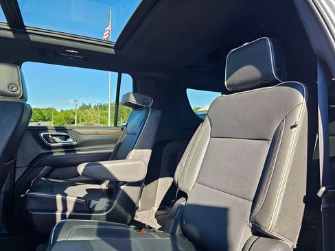 Used 2024 Chevrolet Suburban Premier AWD/4WD image 19