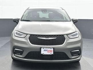 Used 2023 Chrysler Pacifica Touring-L video 1