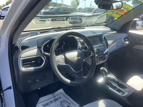 Used 2022 Chevrolet Equinox LS w/ LS Convenience Package FWD image 9