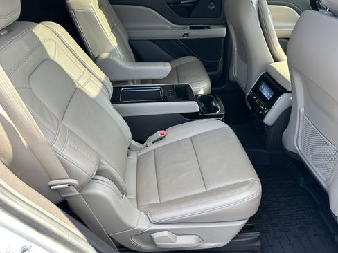 Used 2022 Lincoln Aviator Reserve w/ Equipment Group 201A image 16