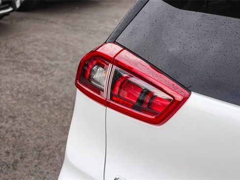 Used 2019 Kia Niro EX image 8