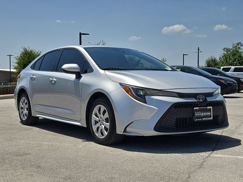 Used 2020 Toyota Corolla LE FWD image 7