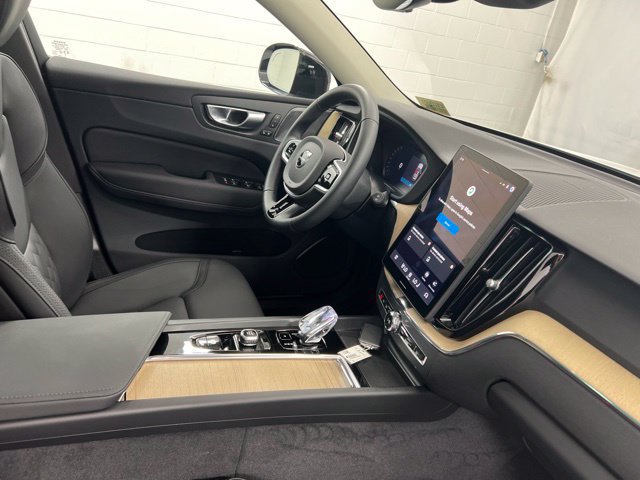 New 2026 Volvo XC60 B5 Plus w/ Protection Package Premier AWD/4WD image 24