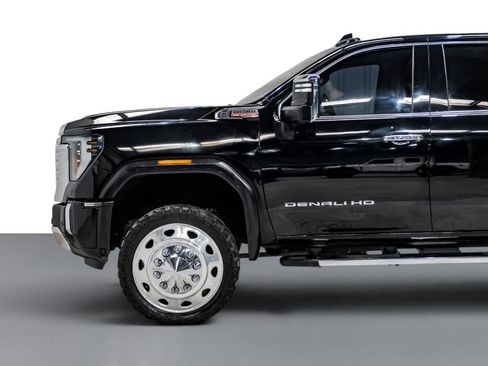 Used 2024 GMC Sierra 3500 Denali w/ Denali Reserve Package AWD/4WD image 10