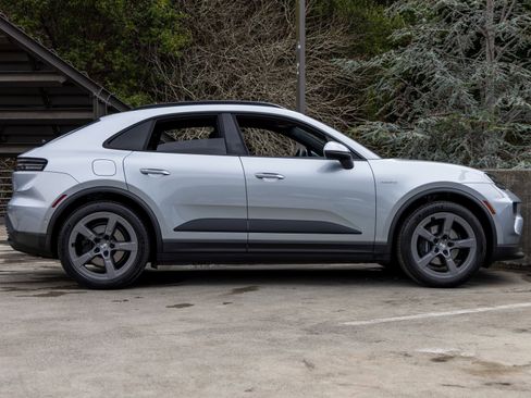 New 2025 Porsche Macan Electric image 12