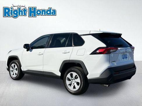 Used 2025 Toyota RAV4 LE AWD/4WD image 4