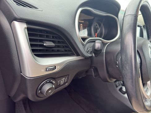 Used 2016 Jeep Cherokee Limited AWD/4WD image 14