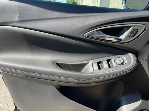 Used 2025 Buick Encore GX Preferred image 18