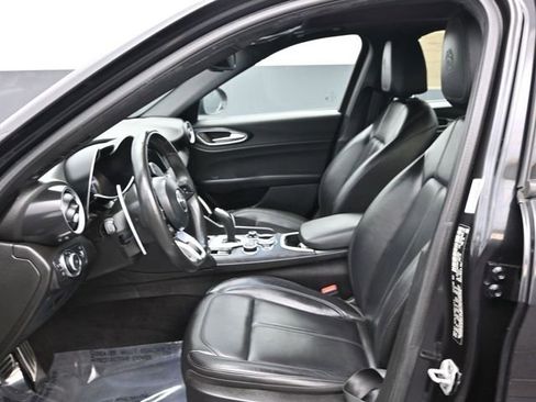 Used 2023 Alfa Romeo Giulia Sprint RWD image 11