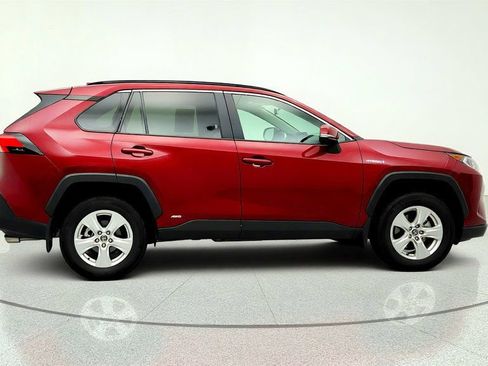 Used 2020 Toyota RAV4 XLE AWD/4WD image 4