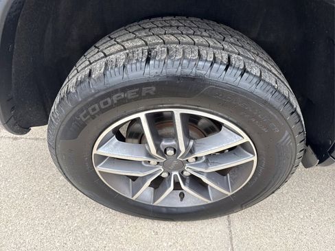 Used 2021 Jeep Grand Cherokee Limited image 18