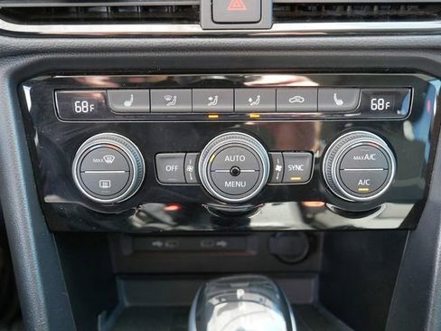 Used 2024 Volkswagen Taos SE AWD/4WD image 30