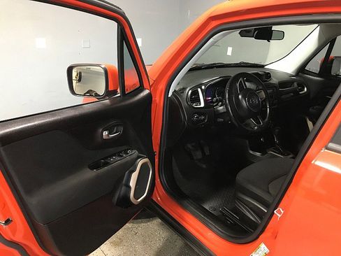 Used 2015 Jeep Renegade Latitude image 9