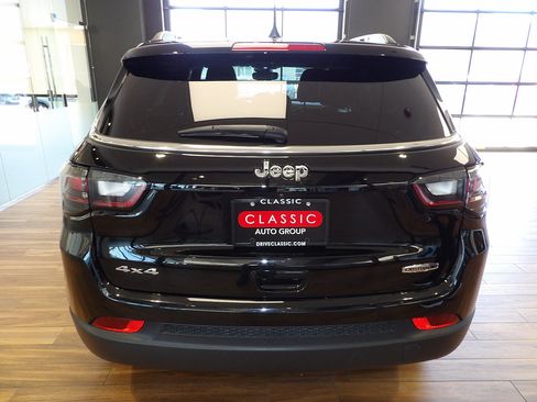 Used 2023 Jeep Compass Latitude w/ Sun and Sound Group AWD/4WD image 7