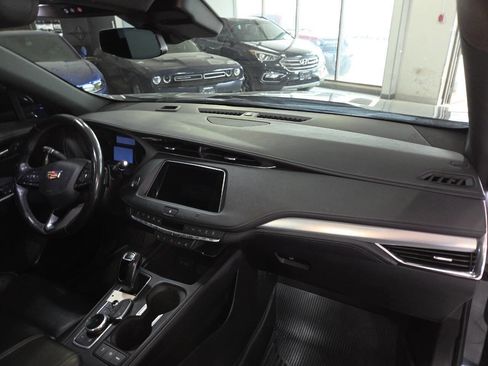 Used 2019 Cadillac XT4 Premium Luxury w/ Cold Weather Package AWD/4WD image 29