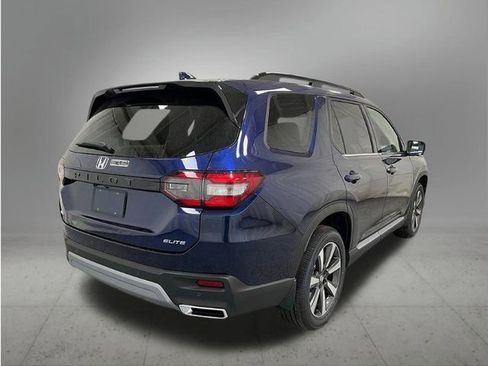 New 2025 Honda Pilot Touring image 4