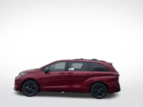 New 2026 Toyota Sienna XSE image 2