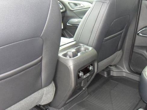 Used 2026 Chevrolet Traverse LT w/ Driver Confidence Package FWD image 16