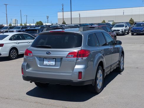 Used 2011 Subaru Outback 2.5i Limited AWD/4WD image 3
