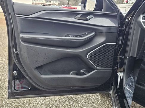 Used 2022 Jeep Grand Cherokee L Laredo image 15